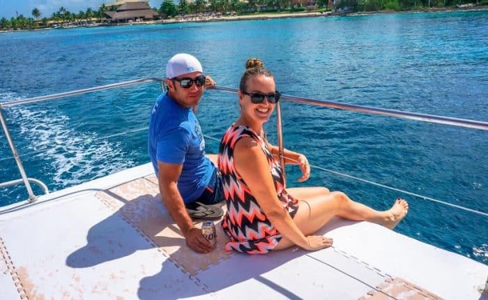 Husband and wife on the side of a boat in Mexico